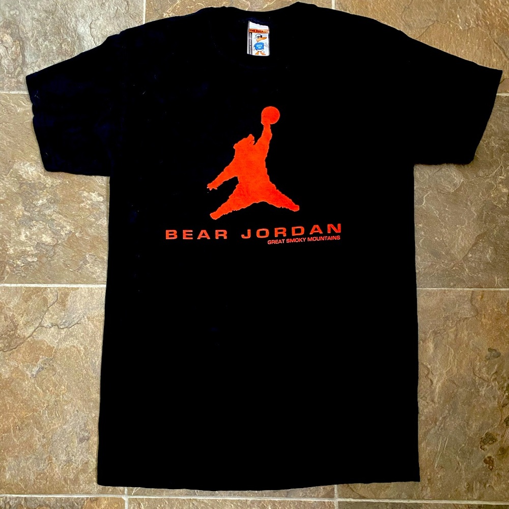 The Duck Co. short sleeve T-shirt for men
‘ BEAR JORDAN ‘ 
Men’s size medium